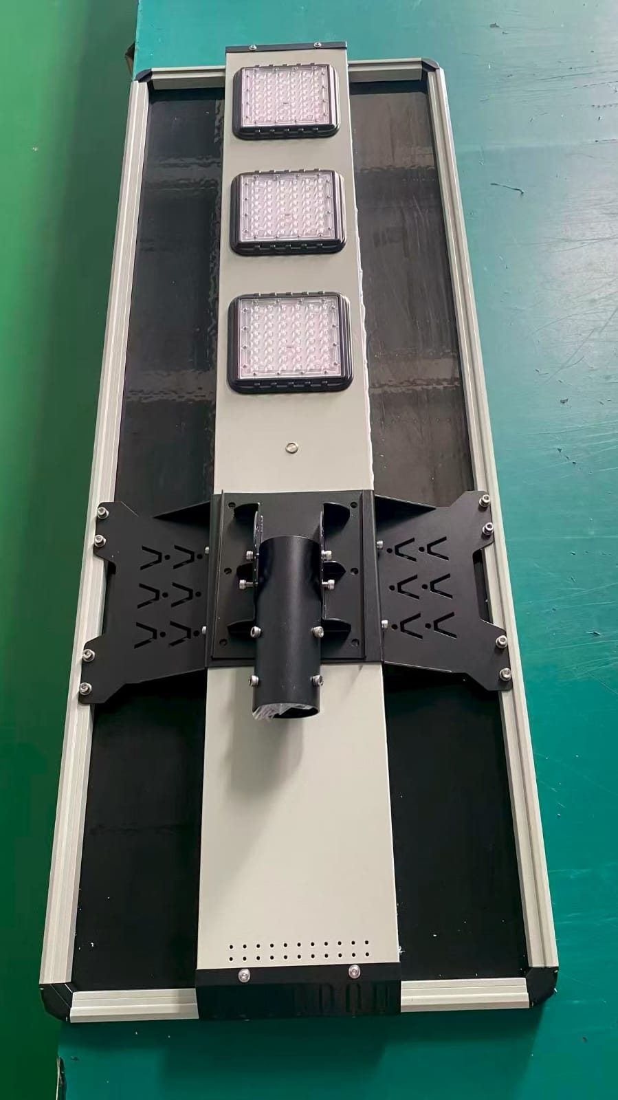 Luminaria solar de 3 módulos LED fabricada a medida